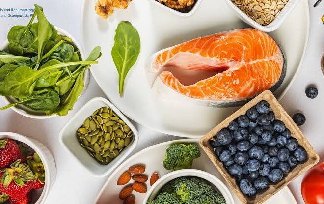 The Complete Guide to the Main Anti Inflammatory Diet: Foods, Benefits, Meal Planning, Science, and Practical Everyday Strategies